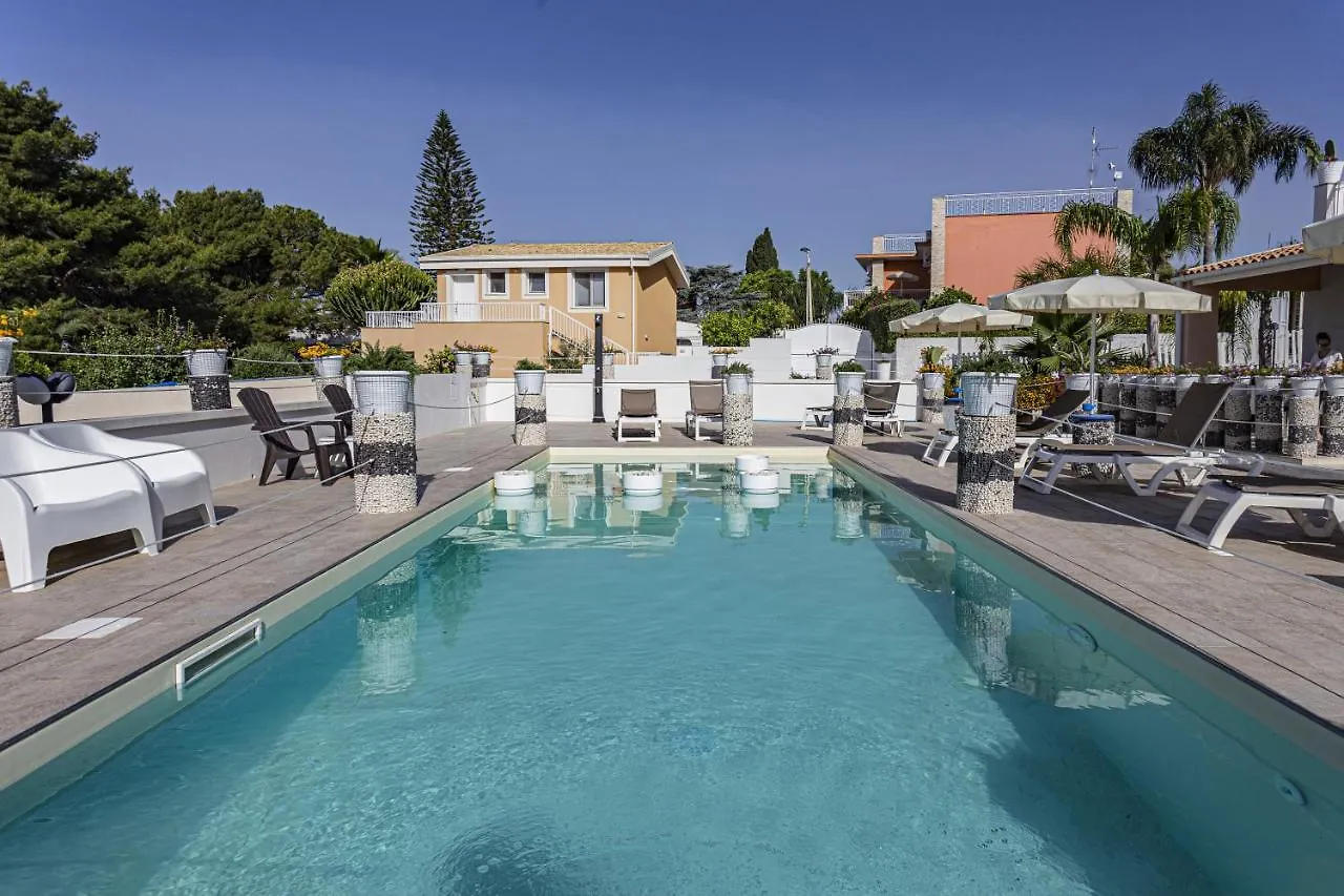 Small Luxury Apartments Pool And Sea View - Stella Del Mare Fontane Bianche 4*,
