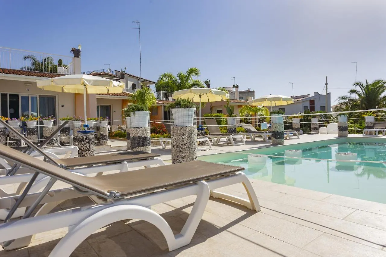 Small Luxury Apartments Pool And Sea View - Stella Del Mare Fontane Bianche 4*,  Italy