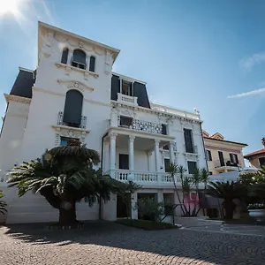 Chiara Aparthotel